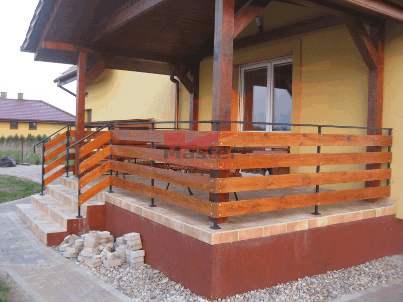 balustrada z deskami drewniana metalowa pozioma