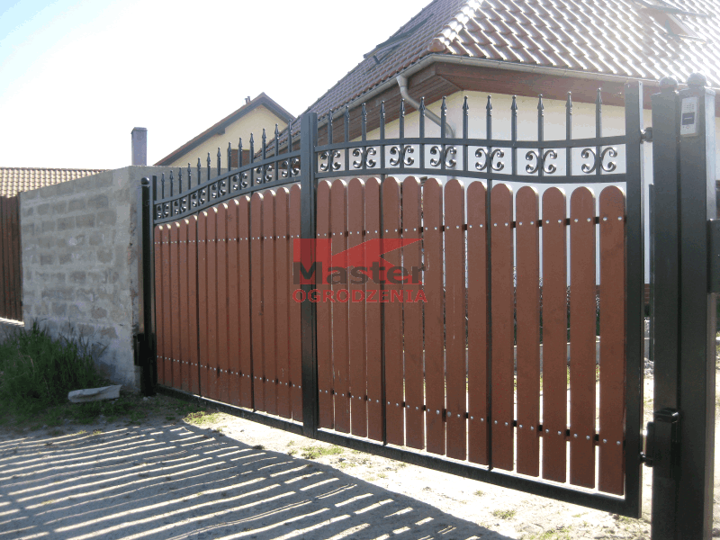 brama dwuskrzydłowa rozwierna metalowo-drewniana ozdobna elegancka wroclaw