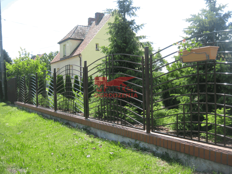 ogrodzenie metalowe nowoczesne w łuku łuki wrocław