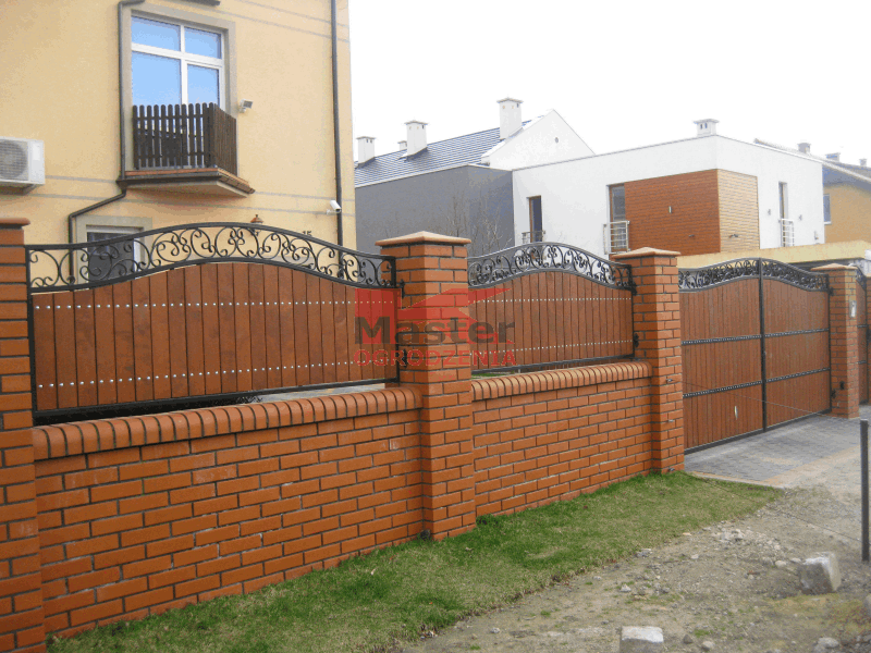 ogrodzenie metalowo-drewniane sztachetowe przęsła brama