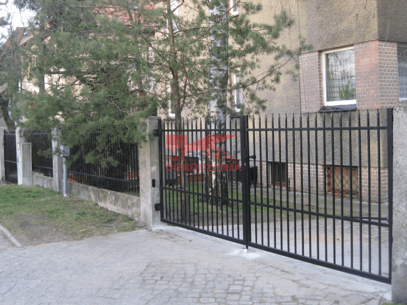 brama dwuskrzydłowa prosta ogrodzenie metalowe kute wrocław